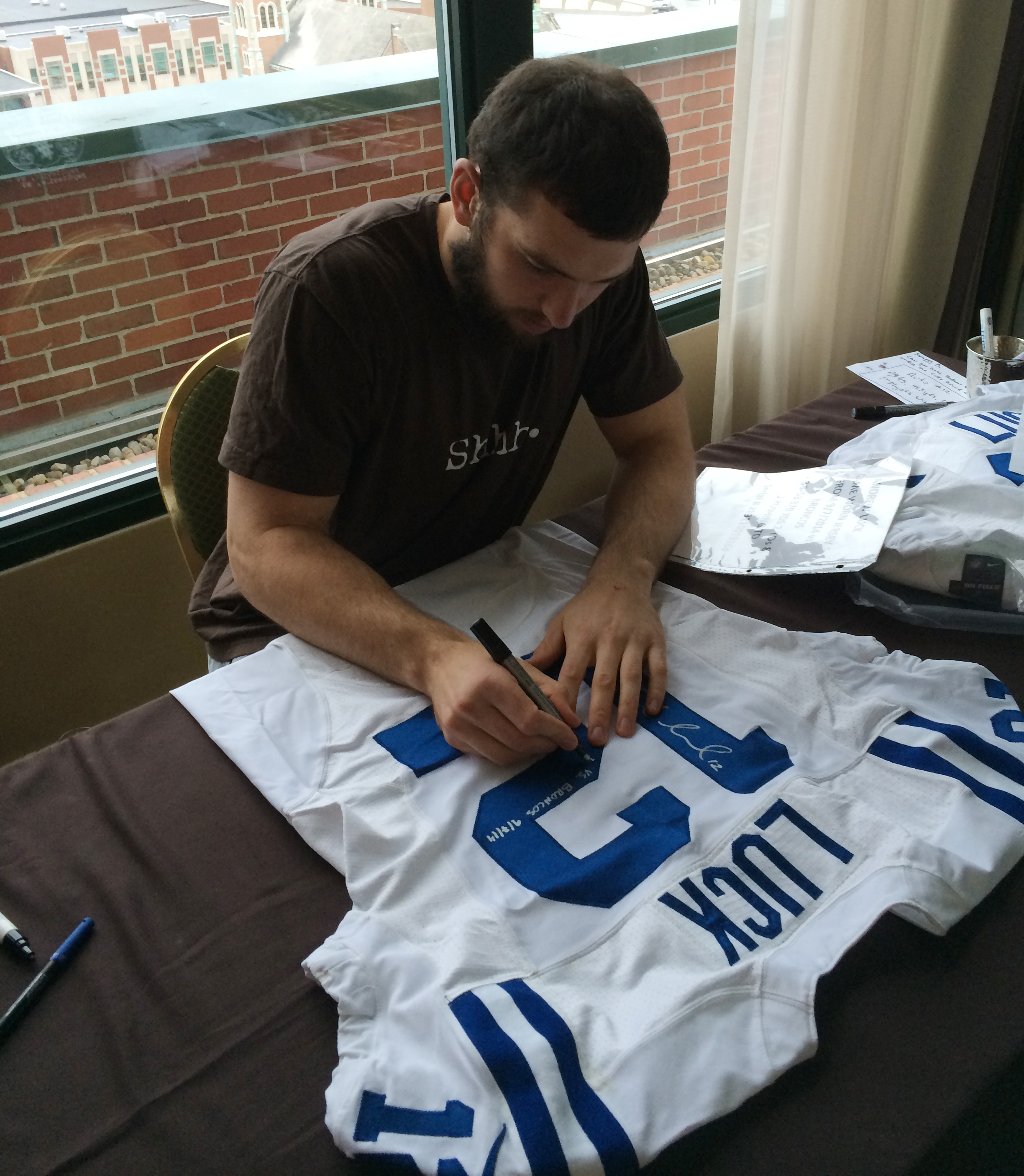 Best of Luck: Panini Authentic, Andrew Luck Shine in First Indy Public  Signing (Gallery) – The Knight's Lance