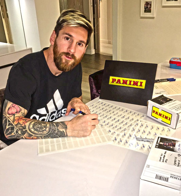 messi-signs