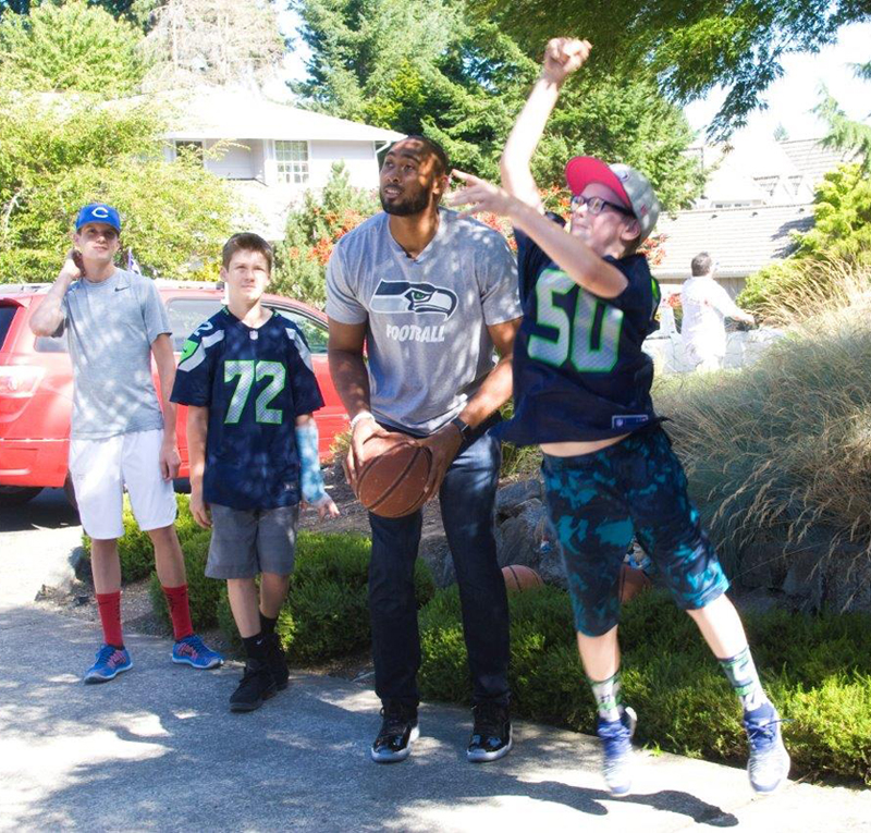 Seahawks Star K.J. Wright Makes an Impact During NFL POD Grand Prize Event  (Video) – The Knight's Lance